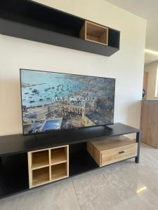 TV a/nebo společenská místnost v ubytování OpenView Apartment Marsaxlokk + 14 fotografií