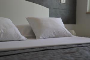 Postel nebo postele na pokoji v ubytování Monnalisa Village