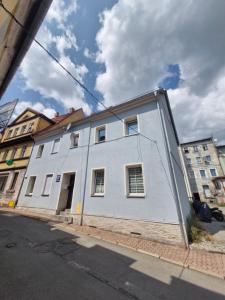 a white building on the side of a street at Przy rynku in Duszniki Zdrój
