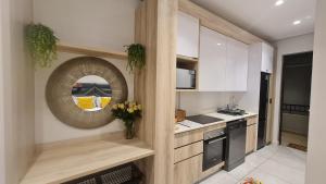 O bucătărie sau chicinetă la Zimbali Lakes Boulevard Suites 224