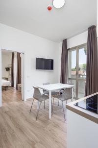 A television and/or entertainment centre at Hotel Schiller