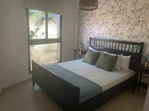 a bedroom with a large bed with a window at apartamento Vistamar in Puerto de la Cruz