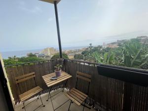 a balcony with two chairs and a table with a view at apartamento Vistamar in Puerto de la Cruz