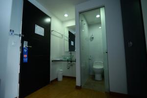 Ένα μπάνιο στο Benidorm Hotel