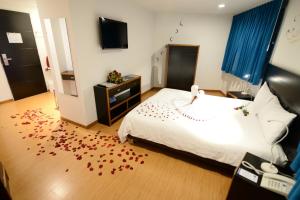 Ένα ή περισσότερα κρεβάτια σε δωμάτιο στο Benidorm Hotel