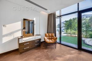 Fotografie z fotogalerie ubytování Damac Hills - Villa with Golf Course and Lake View v Dubaji