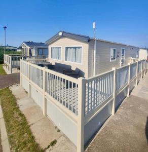 Budova, kde se kemp nachází