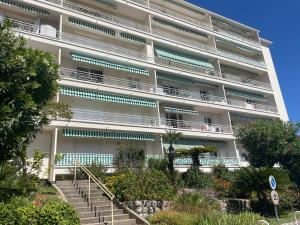 Το κτήριο όπου στεγάζεται  το διαμέρισμα