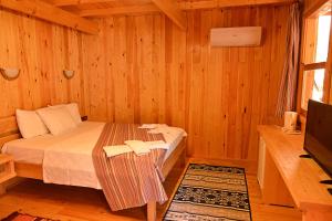 TV a/nebo společenská místnost v ubytování Tolay Hotel