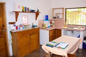 Kuchyň nebo kuchyňský kout v ubytování Hostal Suiza + 37 fotografií