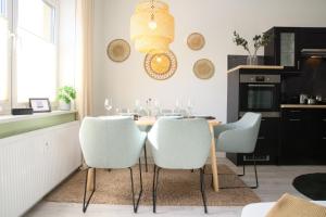 Кухня или мини-кухня в Garten, Terrasse, 93 m2, 5 Min bis zur Warnow
 +7 фотографий