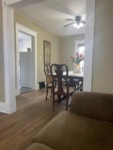 Gambar di galeri bagi Exceptionally Close to the Falls Amazing Location & Complimentary Breakfast Delivered Daily to the Rental di Niagara Falls