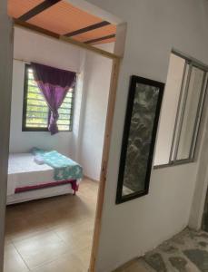 a small room with a bed and a window at Apartamento campestre 101 in Ibagué