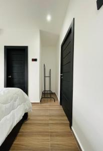 Ένα ή περισσότερα κρεβάτια σε δωμάτιο στο Yaven Heights Hotel