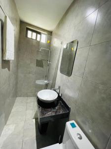 Ένα μπάνιο στο Yaven Heights Hotel