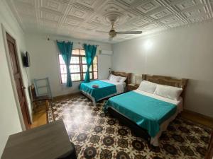 Ένα ή περισσότερα κρεβάτια σε δωμάτιο στο Casa Bahía Colonial - Cartagena