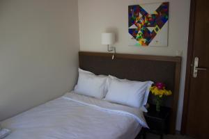 Postel nebo postele na pokoji v ubytování Trigrad Hotel