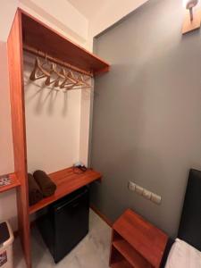TV a/nebo společenská místnost v ubytování Rihiveli Residence Thoddoo