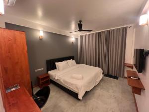 Postel nebo postele na pokoji v ubytování Rihiveli Residence Thoddoo