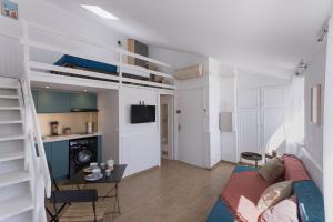 O bucătărie sau chicinetă la Studio André - Palais & plage, clim