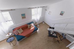 O zonă de relaxare la Studio André - Palais & plage, clim