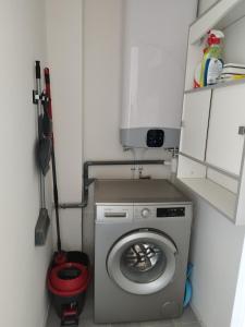 a small bathroom with a washing machine in it at Appartement traversant 2 chambres in Ajaccio