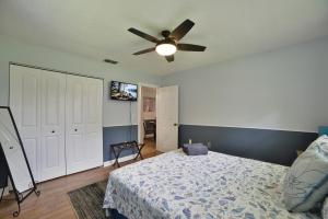 a bedroom with a bed and a ceiling fan at The Purple Palm House in Sebring +17 photos