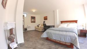 Postel nebo postele na pokoji v ubytování Hotel Suite Central Park Tababela