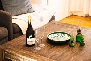 a bottle of wine and two glasses on a table at Central lägenhet in Karlskrona +9 photos