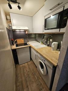 Η κουζίνα ή μικρή κουζίνα στο Appartement centre Village Grand Bornand +4 φωτογραφίες