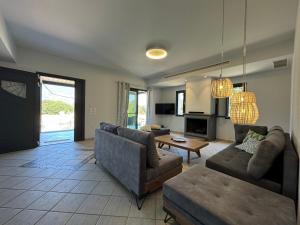 Μια τηλεόραση ή/και κέντρο ψυχαγωγίας στο Aetheria Villa Kefalonia