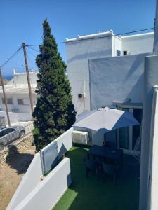 Zdjęcie z galerii obiektu Κυκλαδίτικη βίλα στην Παραλία Αντώνηδες, Κύθνου w mieście Kitnos