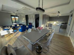 Χώρος καθιστικού στο Melisa Luxury Villa