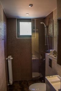 Koupelna v ubytování Trigrad Hotel