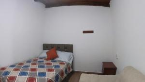 Hotel Suite Central Park Tababela客房内的一张或多张床位