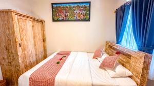 Postel nebo postele na pokoji v ubytování Adhi Homestay