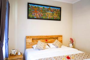Postel nebo postele na pokoji v ubytování Adhi Homestay