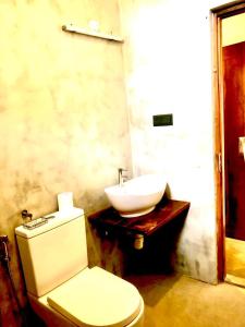 Ένα μπάνιο στο The River Lodge