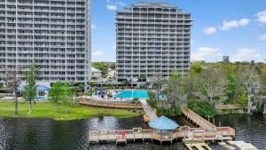 Πισίνα στο ή κοντά στο 5-Min to Disney Lakeside Retreat