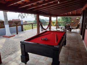 Biliár nebo kulečník v ubytování Casa Lagoa e Praia Rosa