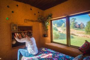 Foto sihtkohas Stewarts River asuva majutusasutuse Off Grid Cob Home galeriist