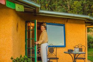 Foto sihtkohas Stewarts River asuva majutusasutuse Off Grid Cob Home galeriist