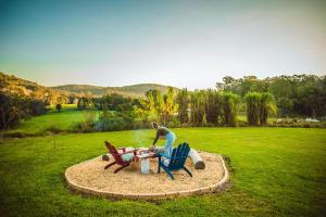 Foto sihtkohas Stewarts River asuva majutusasutuse Off Grid Cob Home galeriist