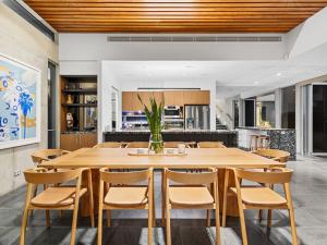 Cucina o angolo cottura di Ultimate Beachfront Escape with Pool