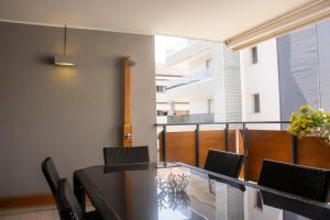 Ein Sitzbereich in der Unterkunft 100 m from the beach with CABANA and JACUZZI included