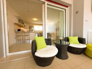 Küche/Küchenzeile in der Unterkunft 100 m from the beach with CABANA and JACUZZI included