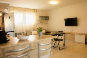 TV/Unterhaltungsangebot in der Unterkunft 100 m from the beach with CABANA and JACUZZI included