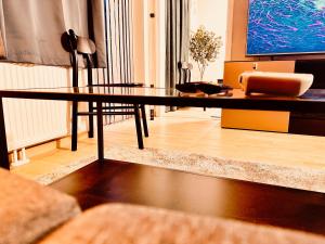 Posezení v ubytování New Modern 2 room Apartment with 2 beds & FREE PARKING