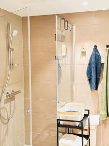 Koupelna v ubytování New Modern 2 room Apartment with 2 beds & FREE PARKING