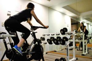 Fitness centrum a/nebo fitness zařízení v ubytování Hotel Horizon & Convention Center
